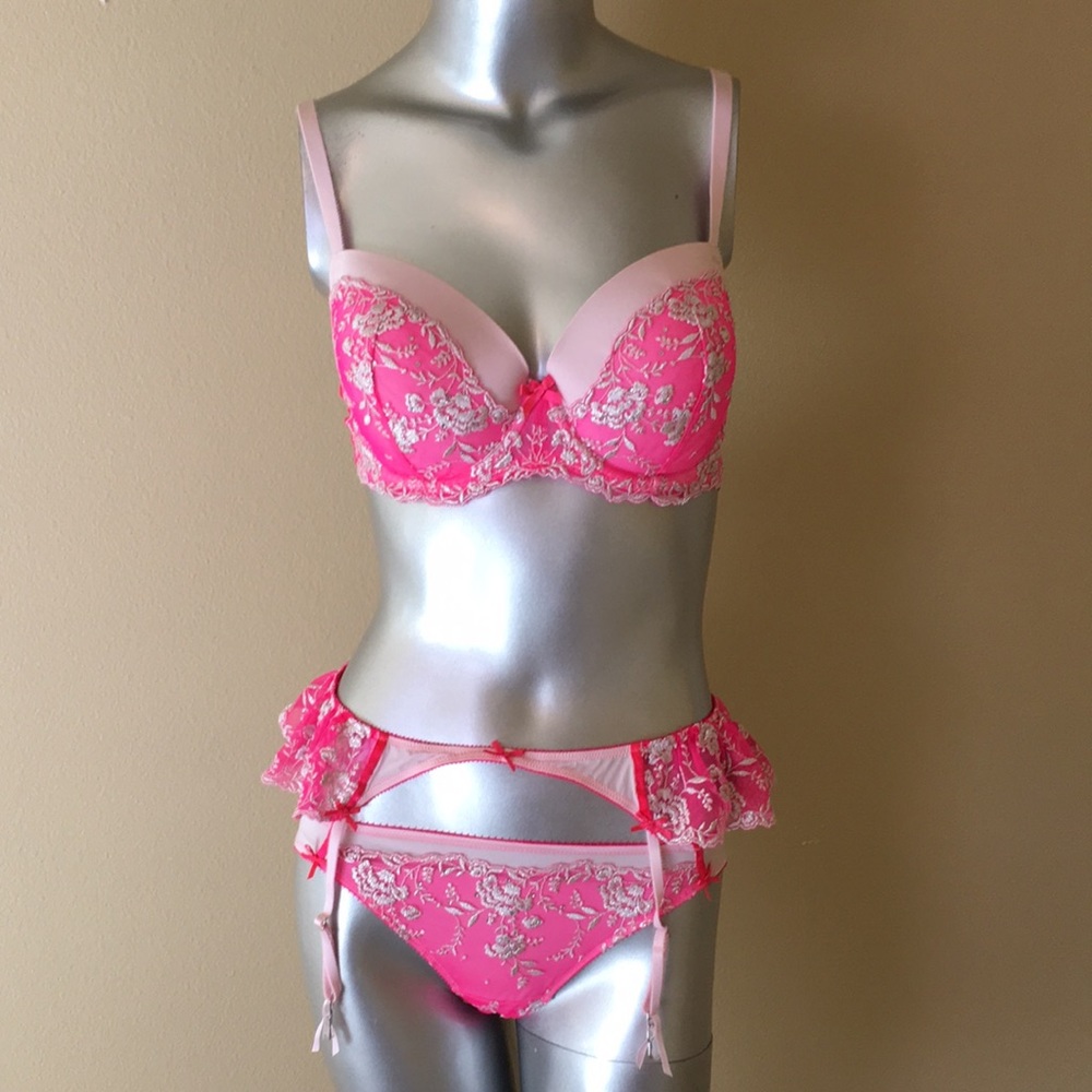 VS | Dream Angels Lingerie Set
